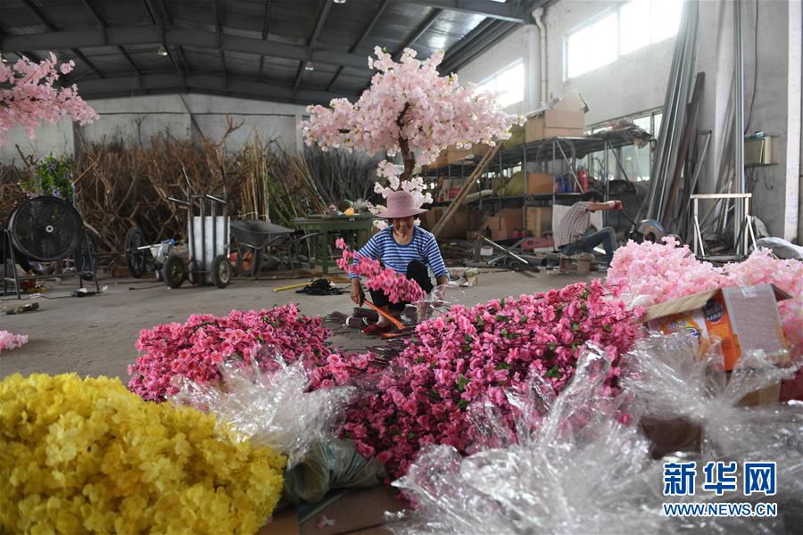 （经济）（4）江苏沭阳：仿真花铺就富民路