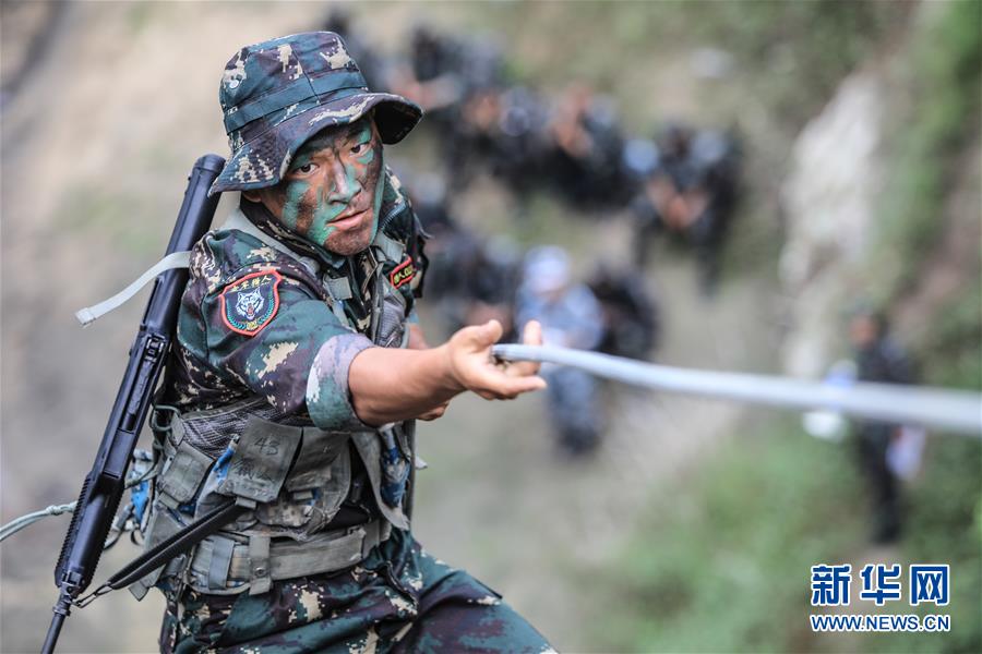 (图文互动)(1)“猎人”出击——空军“猎人”集训队60小时多课目极限训练掠影