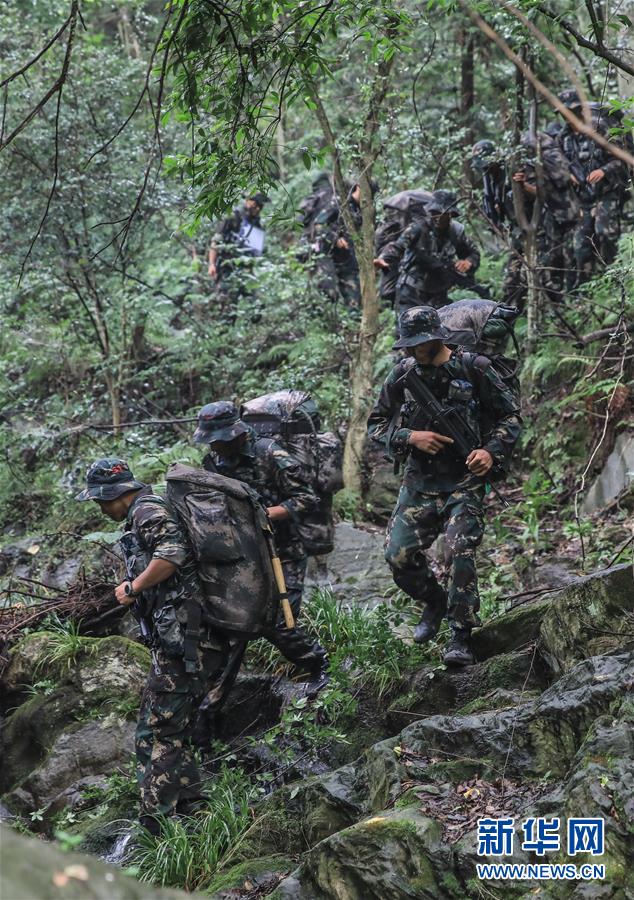(图文互动)(2)“猎人”出击——空军“猎人”集训队60小时多课目极限训练掠影