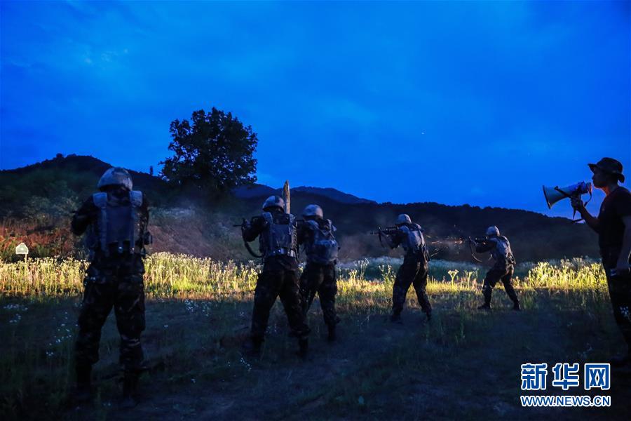 (图文互动)(4)“猎人”出击——空军“猎人”集训队60小时多课目极限训练掠影