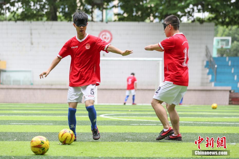 贵阳市首支盲人足球队暑期训练第一课
