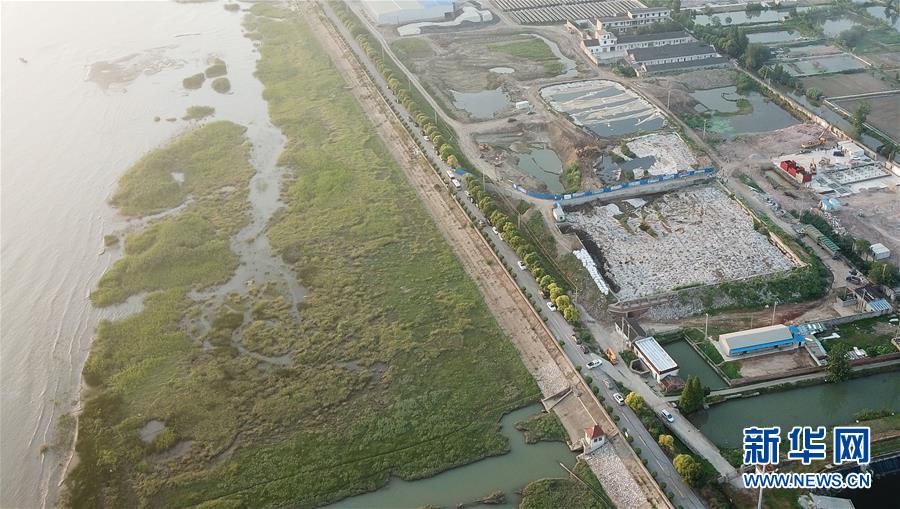 （新華視點·圖文互動）（5）中央督察兩年有的絲毫未改，有的不減反增——江蘇泰興數萬噸化工廢料和污泥堆放長江邊調查