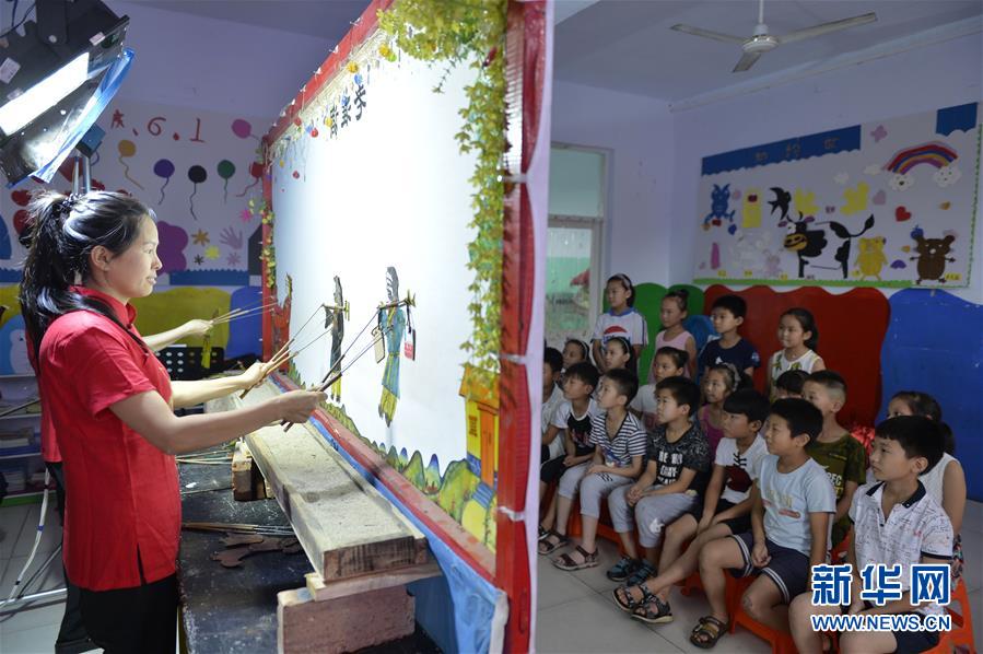 （教育）（2）河北沙河：&ldquo;非遗&rdquo;皮影伴暑假