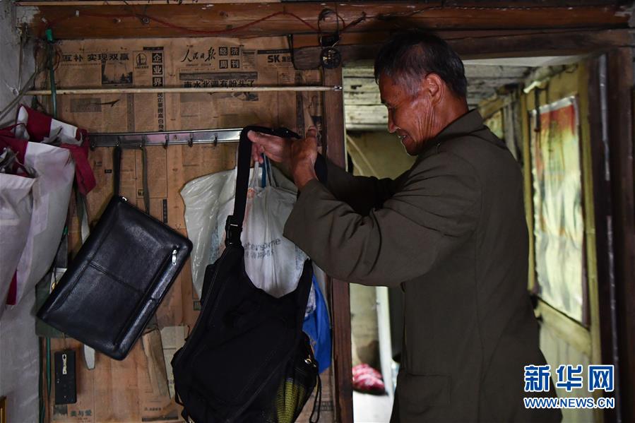 (新华全媒头条·图文互动)(2)一个人,一座山——刘真茂的生命守望