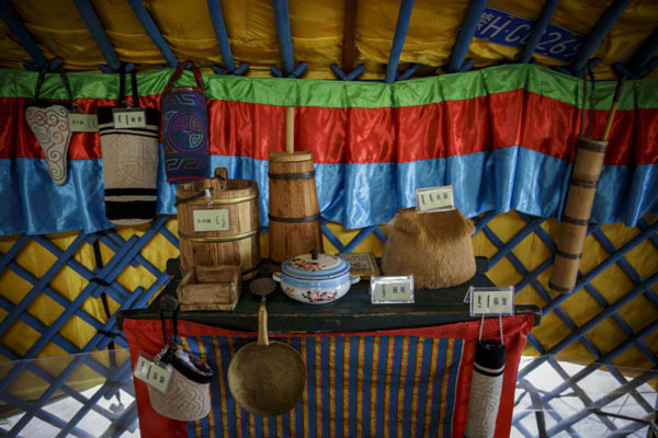 苏 呼格吉勒图家独特的蒙古包“展厅”