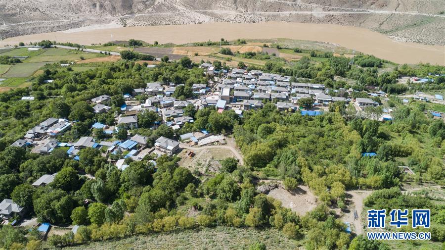 （壮阔东方潮 奋进新时代&mdash;&mdash;庆祝改革开放40年&middot;图文互动）（1）藏乡沐新风&mdash;&mdash;西藏朗县农牧区见闻