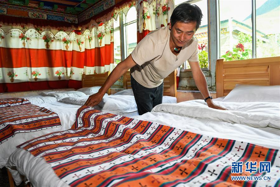 （壮阔东方潮 奋进新时代&mdash;&mdash;庆祝改革开放40年&middot;图文互动）（2）藏乡沐新风&mdash;&mdash;西藏朗县农牧区见闻