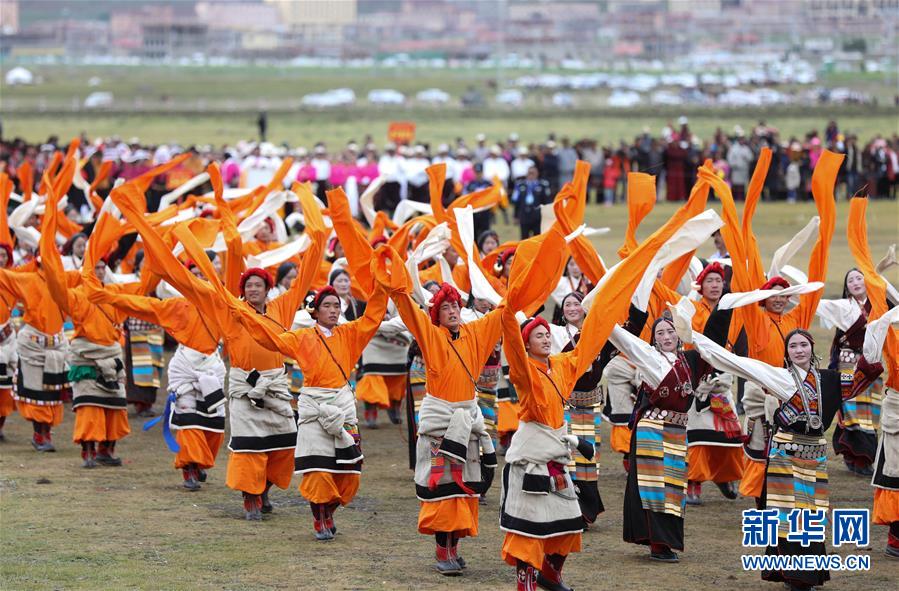 （社会）（5）四川理塘县：八一赛马节开幕