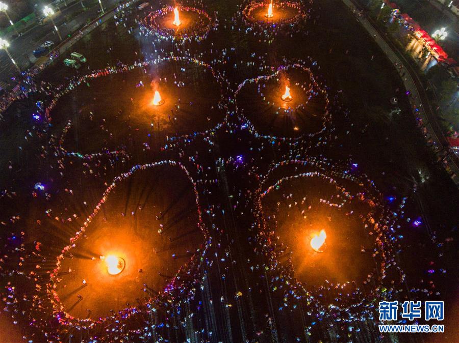 #（社会）（4）彝族同胞欢庆火把节