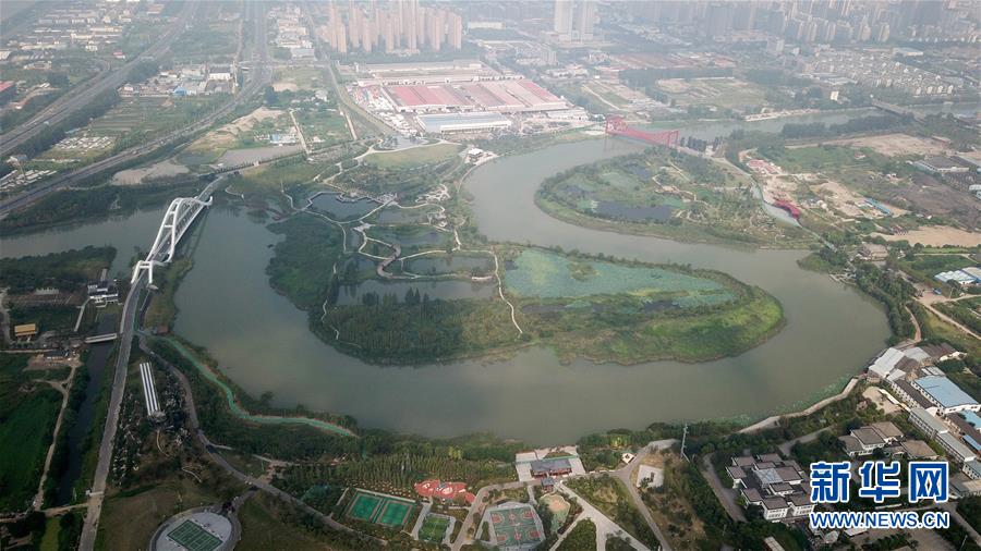 （社会）（1）古运河边的三湾湿地公园