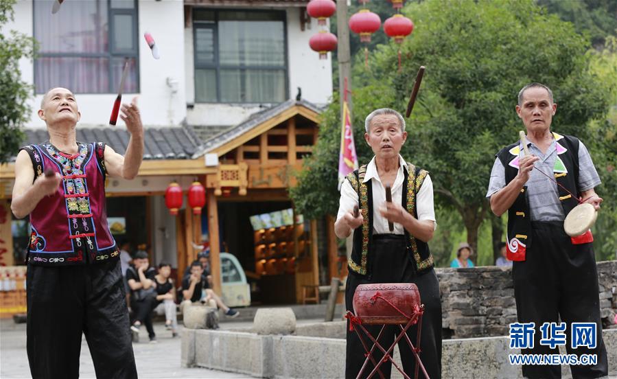 #（社会）（1）湖南张家界：&ldquo;武陵源三棒鼓&rdquo;演绎湘西风情