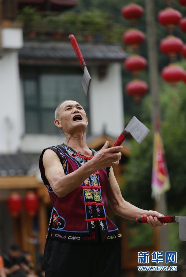 #（社会）（2）湖南张家界：&ldquo;武陵源三棒鼓&rdquo;演绎湘西风情