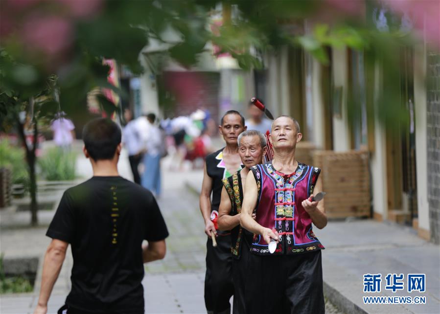 #（社会）（3）湖南张家界：&ldquo;武陵源三棒鼓&rdquo;演绎湘西风情