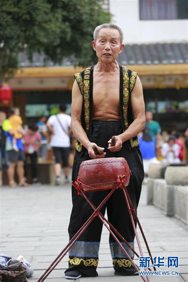 #（社会）（6）湖南张家界：&ldquo;武陵源三棒鼓&rdquo;演绎湘西风情