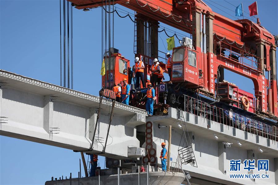（图文互动）（4）格库铁路最长铁路桥合龙