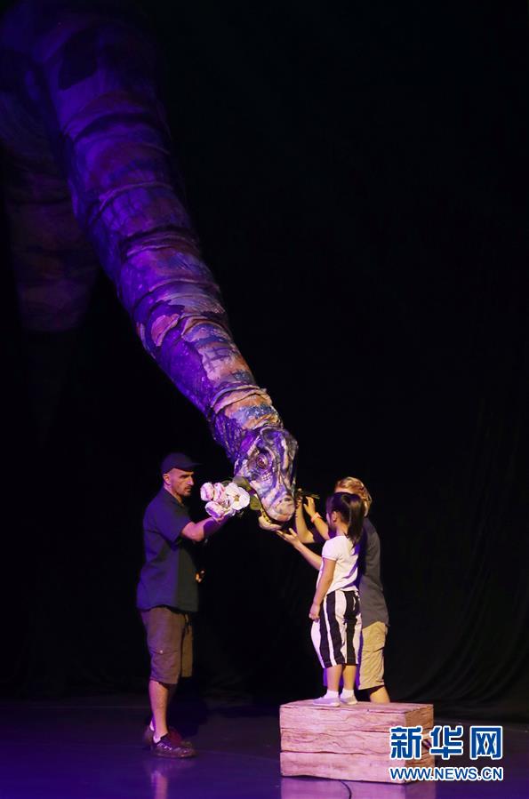 （文化）（4）科普互动儿童剧《恐龙动物园》在沪上演