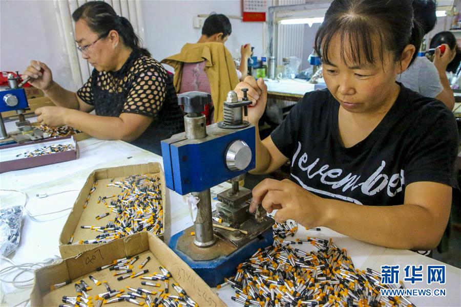 （经济）（1）河北饶阳：留守妇女&ldquo;刷&rdquo;出致富路