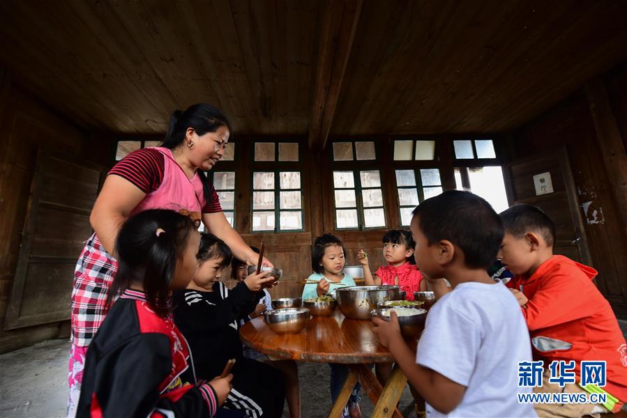 #（图片故事）（2）大山深处教学点的守护者