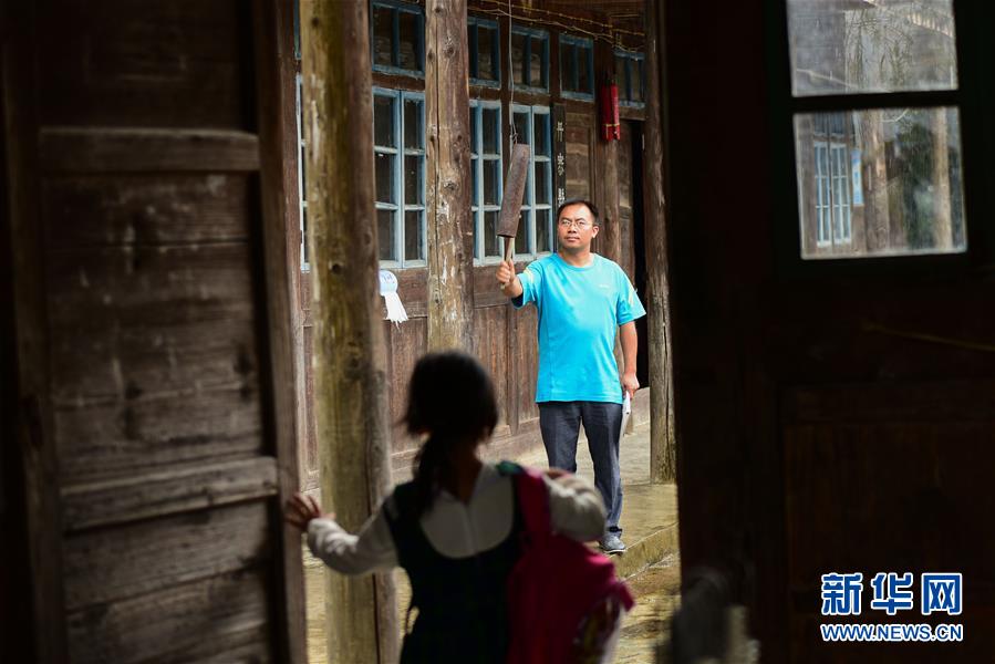 #（图片故事）（6）大山深处教学点的守护者