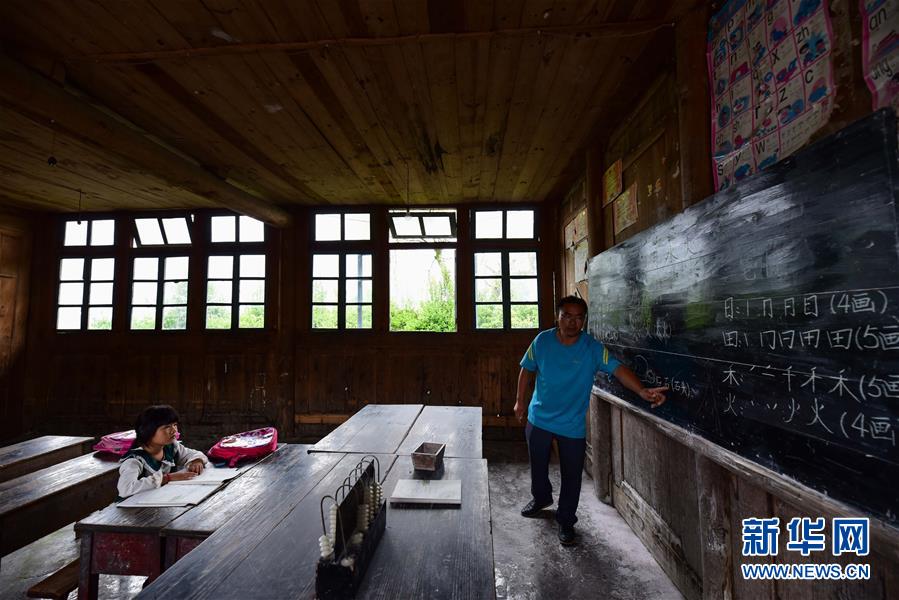 #(图片故事)(7)大山深处教学点的守护者