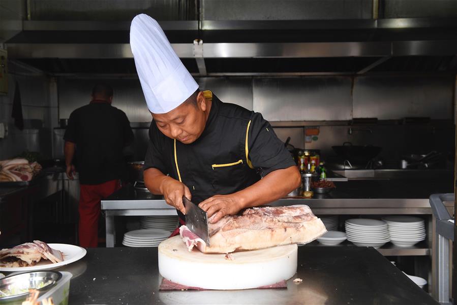 （XHDW）（1）大刀切出&ldquo;连山回锅肉&rdquo;