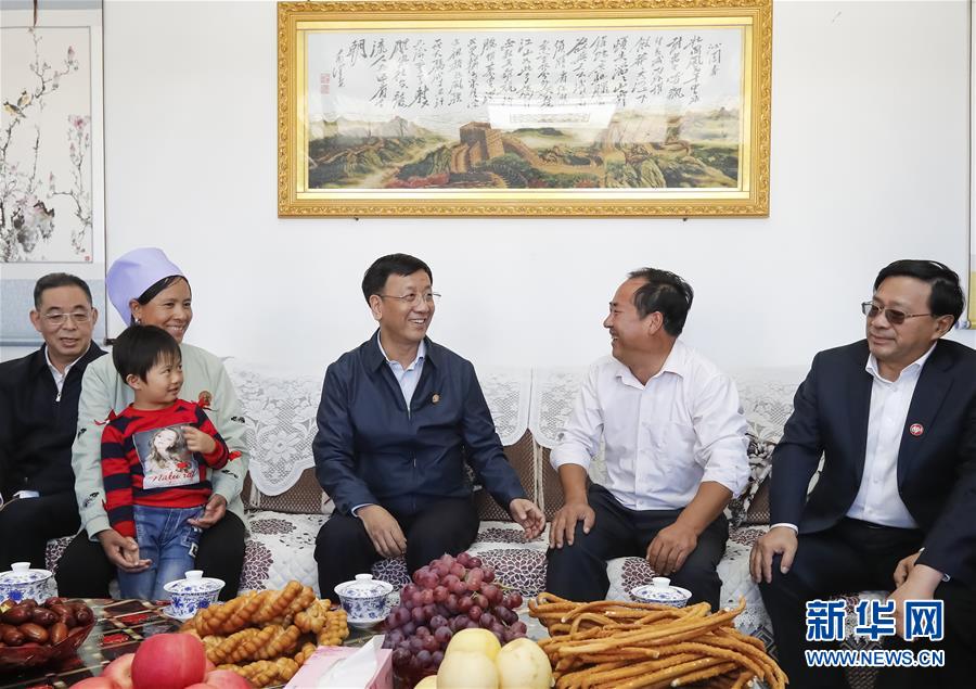 (时政)曹建明率中央代表团四分团在银川看望慰问各族各界干部群众