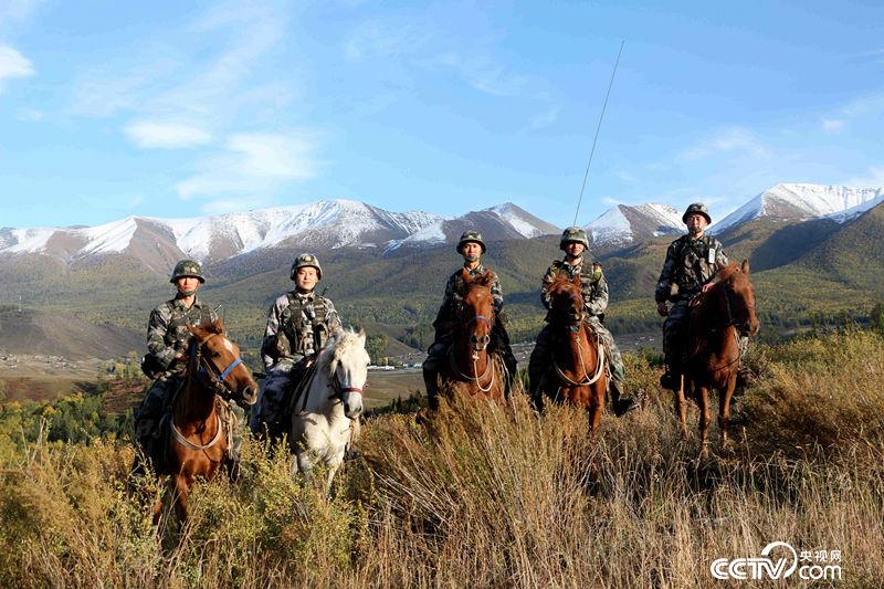 　　骑马巡逻是他们的常态（王小英/摄）
