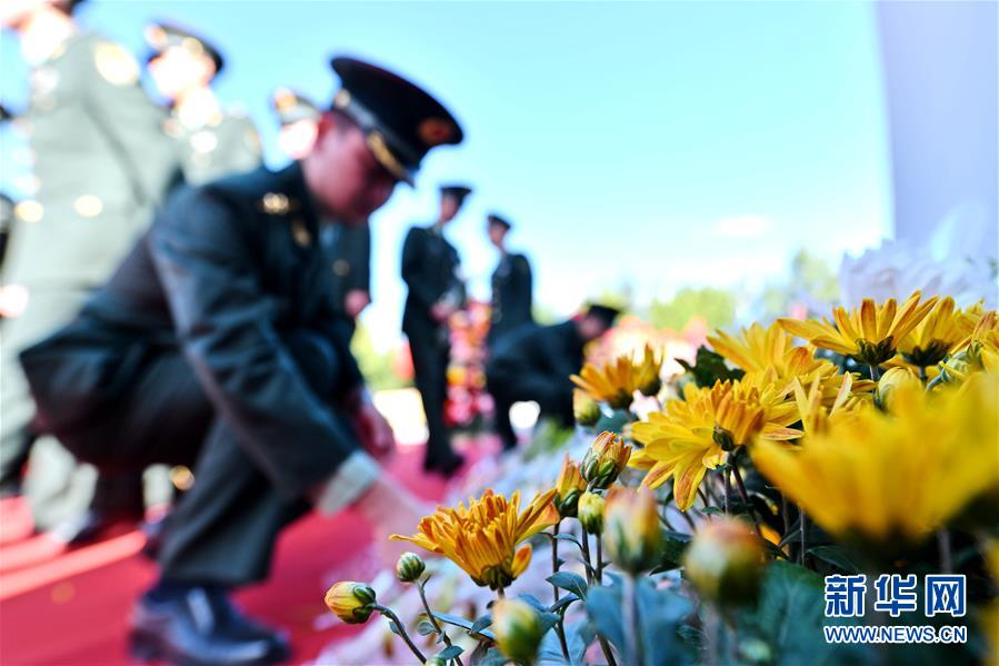 #（社会）（1）各地举行纪念活动缅怀先烈