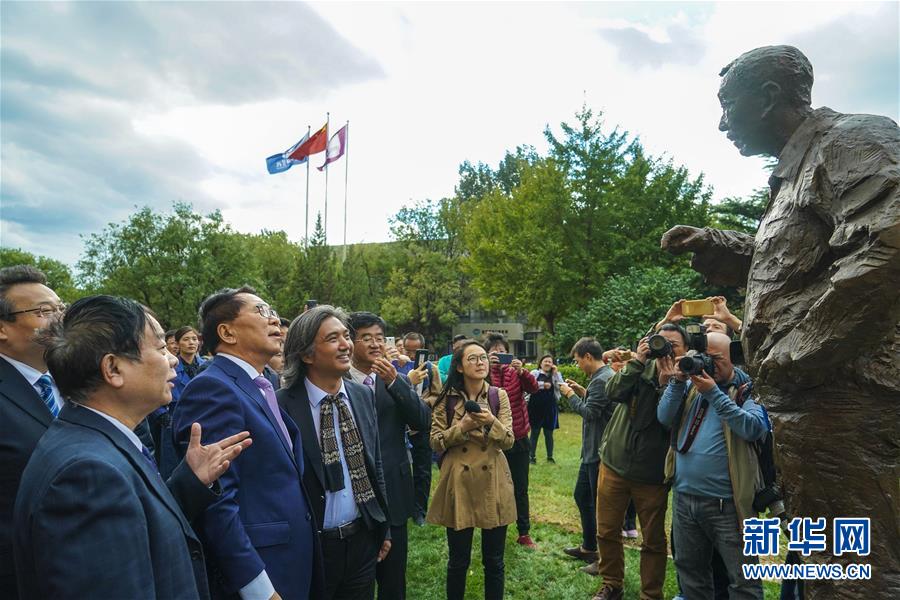 （图文互动）（1）“时代楷模”天眼巨匠南仁东事迹展暨南仁东塑像揭幕仪式在京举行