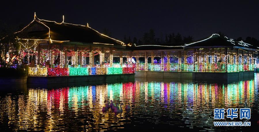 （社会）（4）江西南昌：国庆赏灯乐
