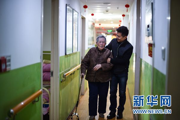 养老服务人才短缺缺 未来的护理人员在哪儿?