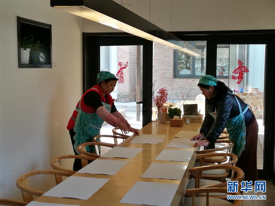 (在习近平新时代中国特色社会主义思想指引下——新时代新作为新篇章·乡村振兴战略·图文互动)(2)从“破破岭”到“绿金山”——北京房山黄山店村的绿色变身记