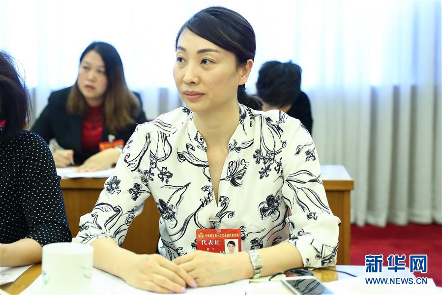 (关注妇代会)(2)放飞巾帼梦想 共襄复兴伟业——中国妇女十二大各代表团认真学习党中央致词