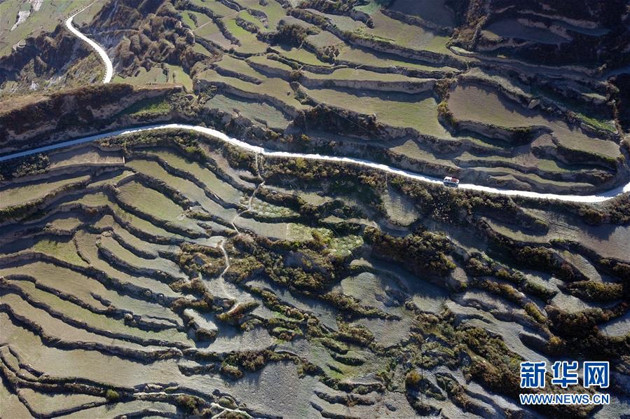 （在习近平新时代中国特色社会主义思想指引下&mdash;&mdash;新时代新作为新篇章）（4）甘肃陇南：坪垭藏族乡&ldquo;下山&rdquo;记 