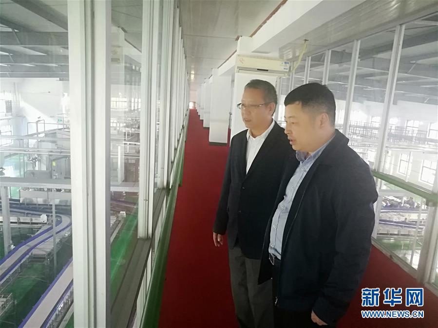 (新时代担当作为典型风采·图文互动)打开老区发展“多彩之门”——记浙江余姚市梁弄镇党委书记何张辉