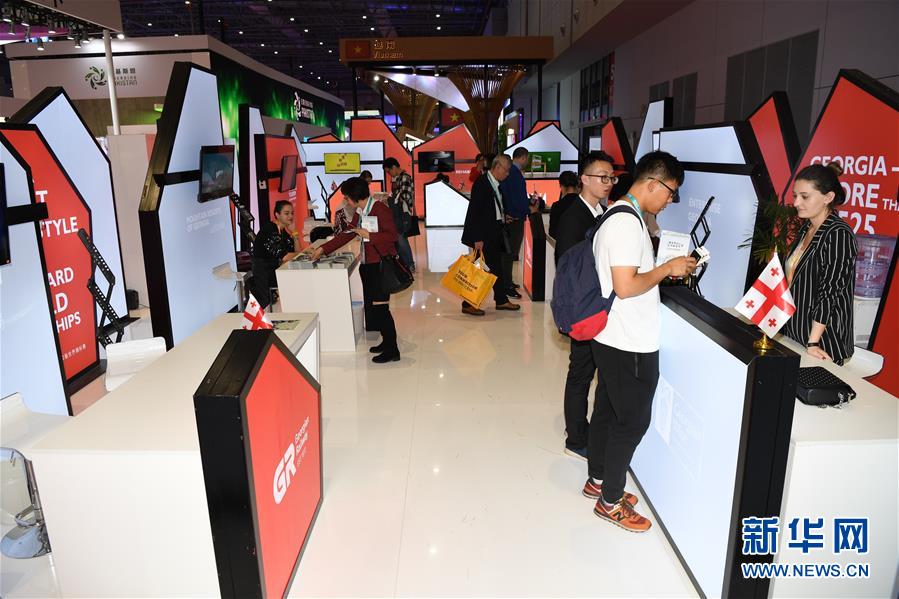 (新华全媒头条·聚焦进口博览会·图文互动)(8)汇聚世界经济前行的浩荡潮流——从首届中国国际进口博览会看全球合作发展新趋势