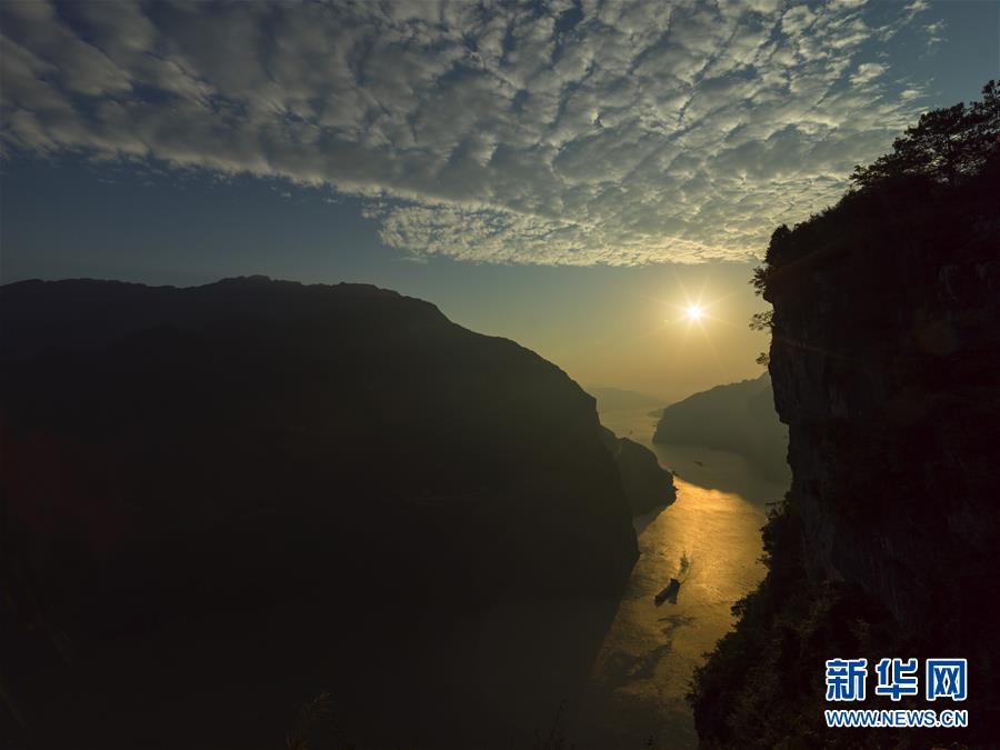 （百城百县百企调研行&middot;图文互动）（5）建设长江绿色走廊再谱新章&mdash;&mdash;长江三峡集团发展纪实