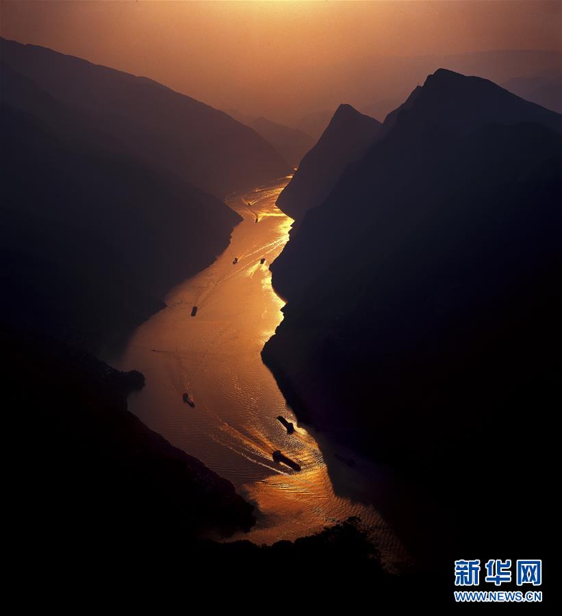 （百城百县百企调研行&middot;图文互动）（7）建设长江绿色走廊再谱新章&mdash;&mdash;长江三峡集团发展纪实