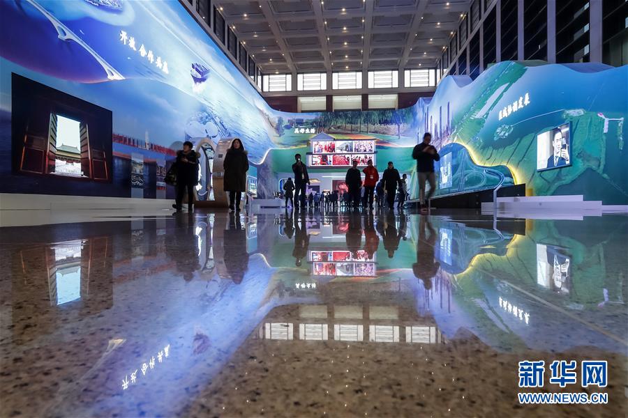 （社会）（9）参观&ldquo;伟大的变革&mdash;&mdash;庆祝改革开放40周年大型展览&rdquo;