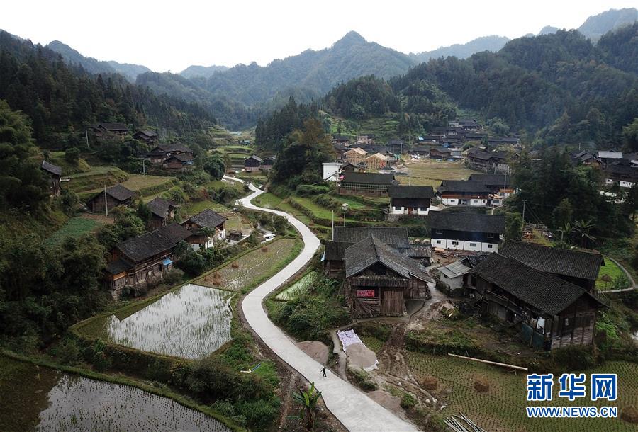 #（经济）（1）贵州丹寨：推进乡村公路建设 编织乡村致富网络