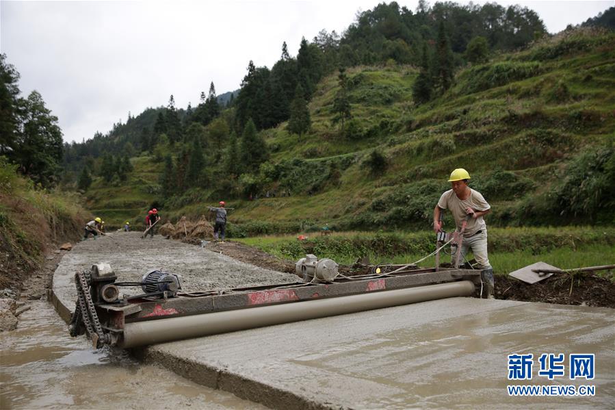 #（经济）（2）贵州丹寨：推进乡村公路建设 编织乡村致富网络