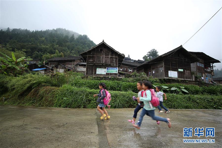 #（经济）（6）贵州丹寨：推进乡村公路建设 编织乡村致富网络