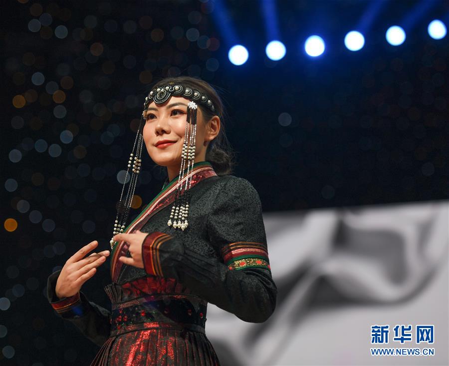 （文化）（2）第十五届蒙古族服装服饰艺术节在呼和浩特举办