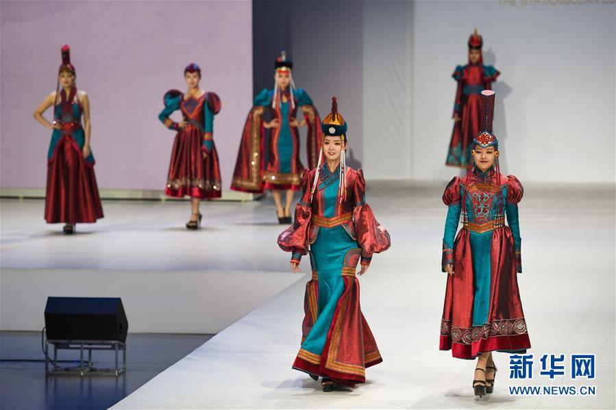 （文化）（5）第十五届蒙古族服装服饰艺术节在呼和浩特举办