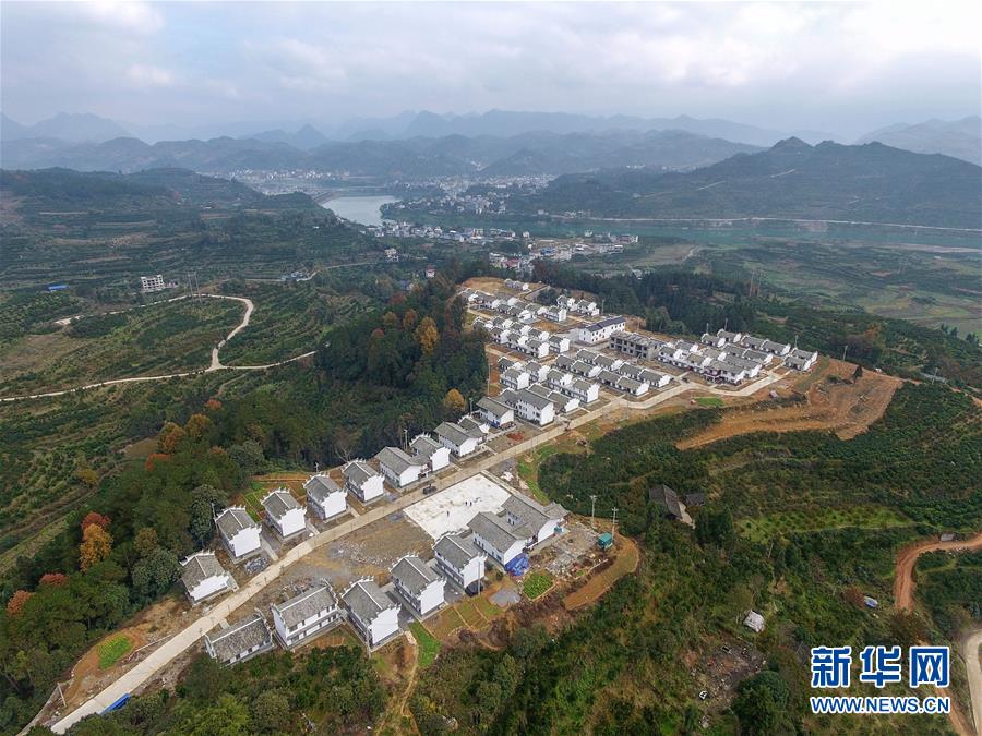 #（社会）（1）湖南湘西：易地搬迁住新居