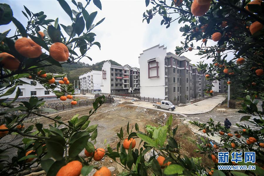 #（社会）（2）湖南湘西：易地搬迁住新居