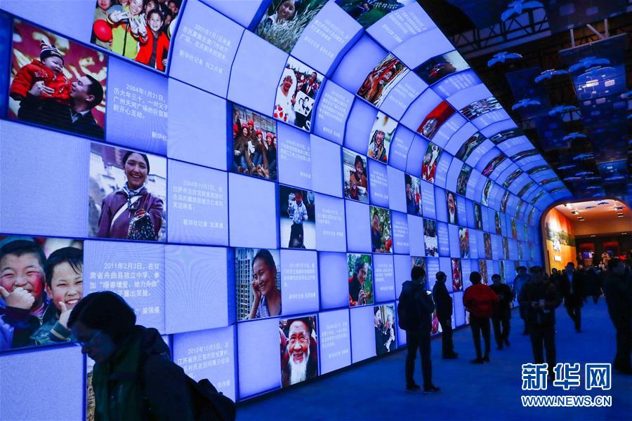 （社会）（5）“伟大的变革——庆祝改革开放40周年大型展览”新华社展区受关注