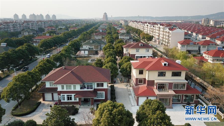 (庆祝改革开放40周年基层行·村庄篇·图文互动)(3)“第一村”华西:住房、楼宇刻画发展“年轮”