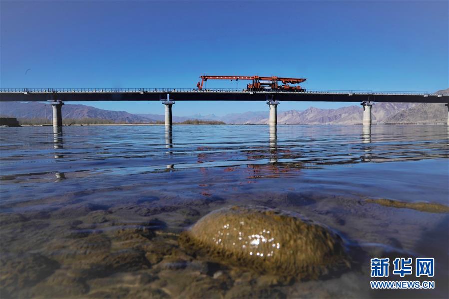 （镜观中国&middot;新华社国内照片一周精选）（18）跨越大江