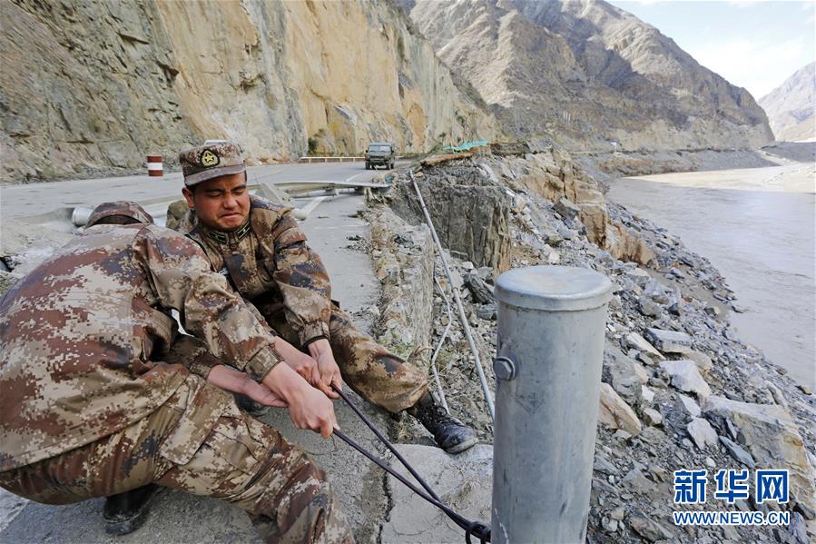 (向奉献者致敬·图文互动)(3)情注一缆通滇藏——记某信息通信基地四营五连连长翁春芳